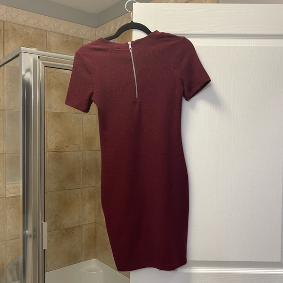 Burgundy bodycon dress. - Picture 2 of 2